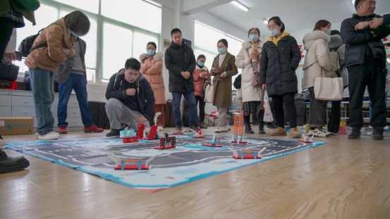 徐州舉辦省青少年機(jī)器人競(jìng)賽賽前培訓(xùn)343.png
