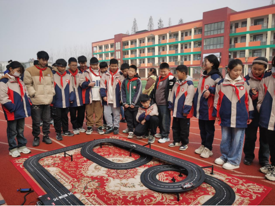 邳州市科協(xié)科普宣傳走進(jìn)趙墩鎮(zhèn)中心小學(xué) (1)28.png