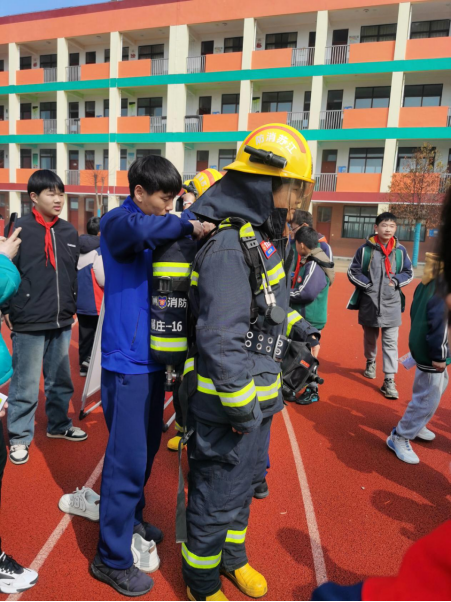 邳州市科協(xié)科普宣傳走進(jìn)趙墩鎮(zhèn)中心小學(xué) (1)158.png