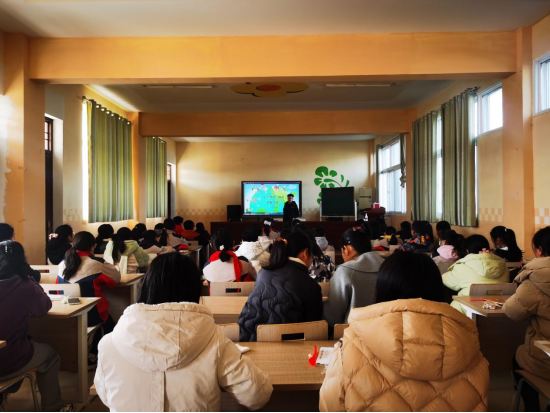 邳州市科協(xié)科普宣傳走進(jìn)趙墩鎮(zhèn)中心小學(xué) (1)517.png