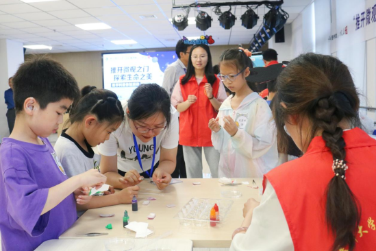 5月26日云龍區(qū)圖書館科技周“推開微觀之門”科普活動新聞稿655.png