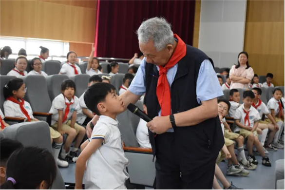 科普進(jìn)校園，點(diǎn)燃科學(xué)夢(mèng)——中科院老科學(xué)家走進(jìn)徐州市中小學(xué)校開展科普巡講559.png