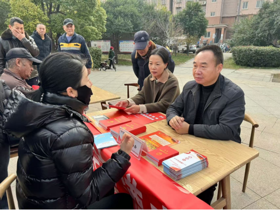 “憲”在行動 法潤人心 ——泉山區(qū)火花街道開展憲法科普宣傳活動37.png