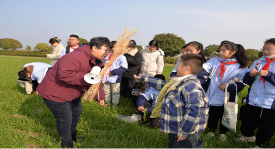 徐州市農(nóng)學(xué)會(huì)開(kāi)展青少年科普-足跡繪智慧 研學(xué)農(nóng)業(yè)奧秘-定稿366.png