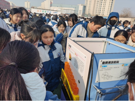 睢寧縣科協(xié)“科普進(jìn)基層 科技伴成長(zhǎng)”活動(dòng)走進(jìn)魏集中學(xué)283.png