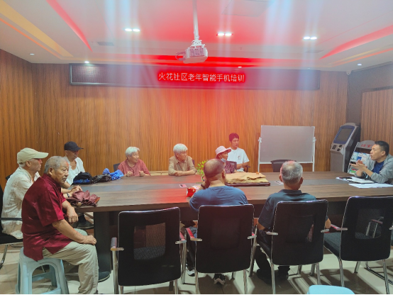 泉山區(qū)火花社區(qū)開(kāi)展老年人智能手機(jī)培訓(xùn)科普活動(dòng) (1)24.png