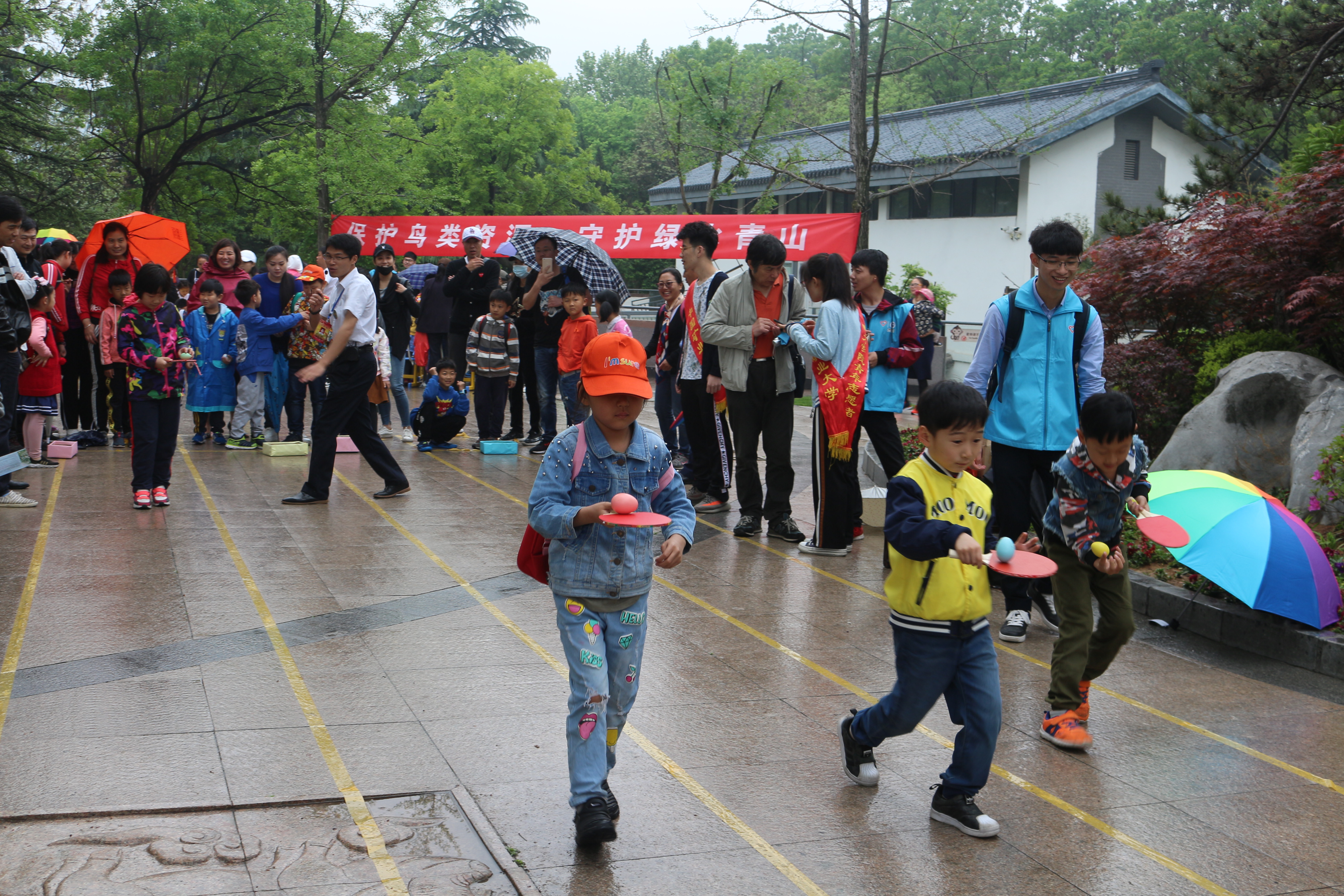 開(kāi)展豐富寓教于樂(lè)的科普活動(dòng)